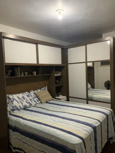 Guarda-roupa em L