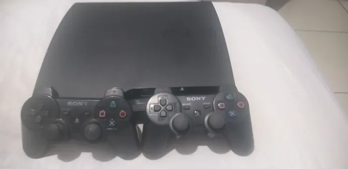 PS3 + 50 MIL JOGOS + 2 CONTROLES