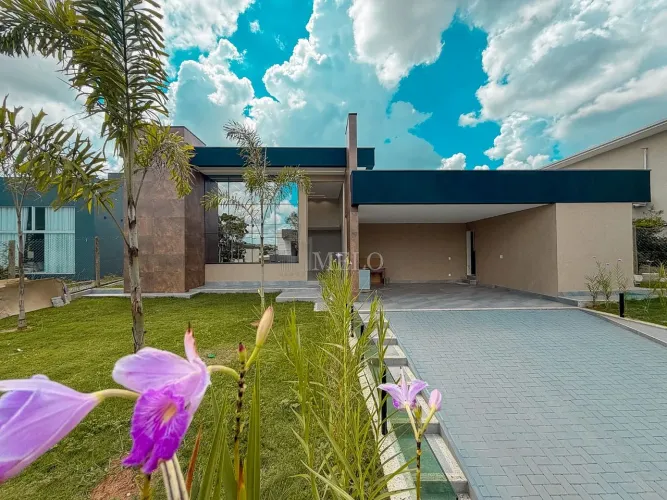 Belíssima Casa á Venda no Condomínio Sonho Verde por R$ 2.890.000,00.