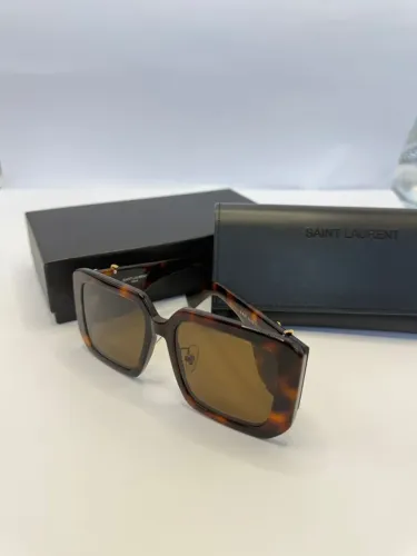 Óculos de sol feminino Yves Saint Laurent