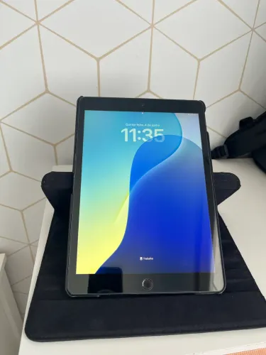 iPad 7 128GB Wi-Fi + 4G Prata Touch ID com Case VX Case e Película