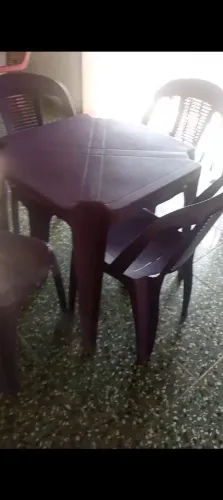 Jogo mesa 4 cadeiras plástico