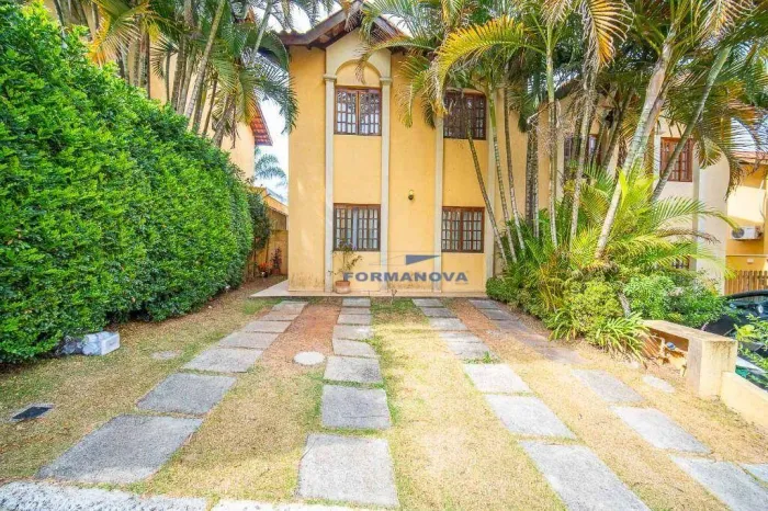 Casa com 3 quartos sendo 1 suíte à venda na Granja Viana - Cotia/SP