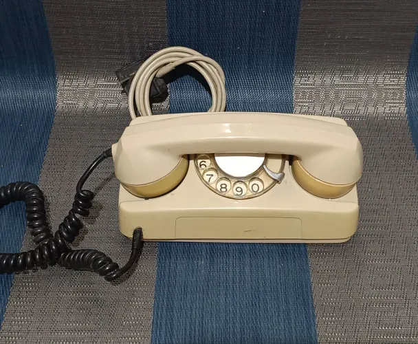 Telefone vintage tijolinho