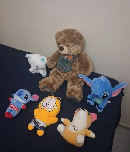 Urso grande + várias pelúcias