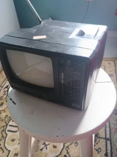 Vendo TV 5 polegada CCE TVP65 precisa de manutenção 