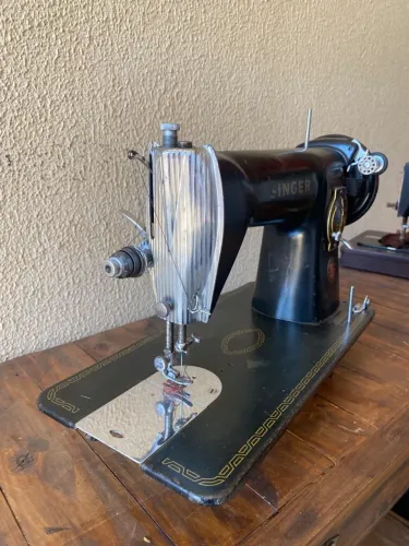 Máquina de costura singer