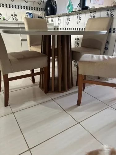 Mesa de jantar redonda 4 cadeiras