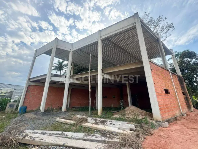 Sala comercial com 200m² no bairro Guabiruba Sul!!!