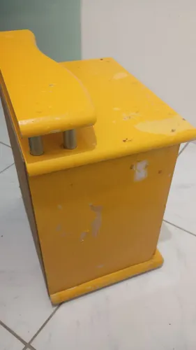 !!! PRECISO VENDER!! CRIADO-MUDO RETRÔ AMARELO!! PRECINHO $60 PRA SAIR HOJE!!