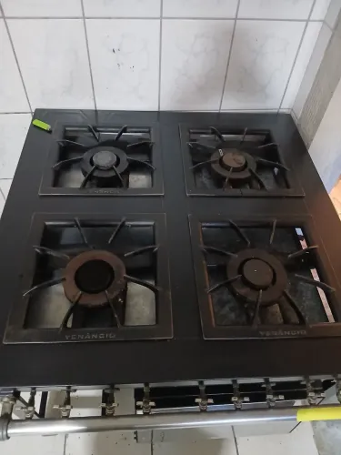 Fogão industrial com forno