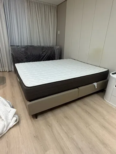 Cama Queen Ortobom seminova