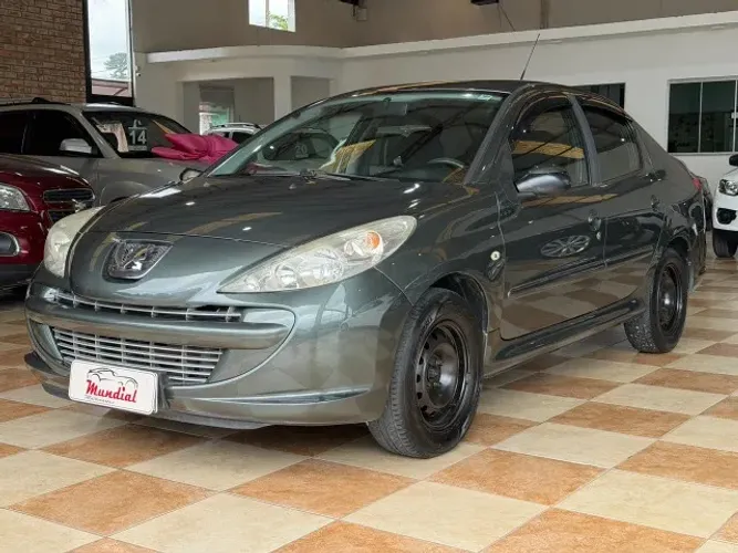Peugeot 207 Sedan Passion XR 1.4 Flex 8V 4P 2012