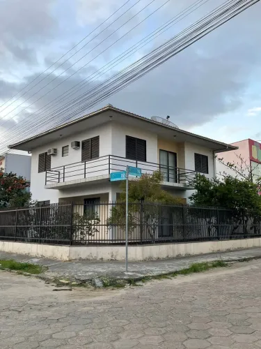 Sobrado 5 dormitórios para alugar Centro Balneário Piçarras/SC