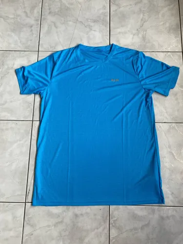 Camisa azul clara