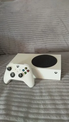 Xbox séries S + controle sem fio com drift no analógico esquerdo.