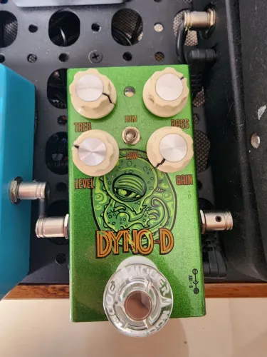 Pedal de overdrive Clássico Dino-D