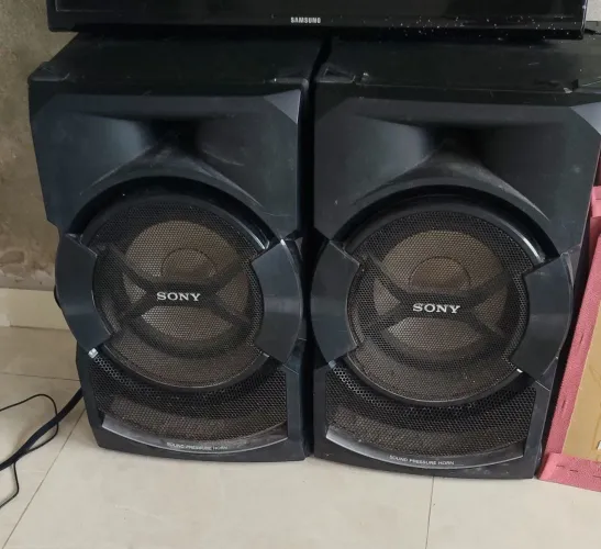 Vende-se 2 caixas de som Sony