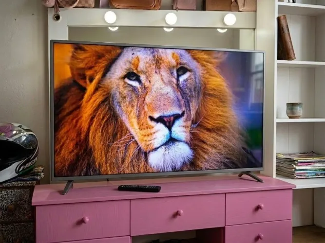 Smart TV Philips 55 polegadas semi nova acompanhar Game stick mas 2 controle ? mas da tv