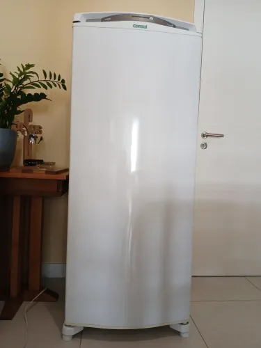 Vende-se Geladeira Consul Frost Free 300L