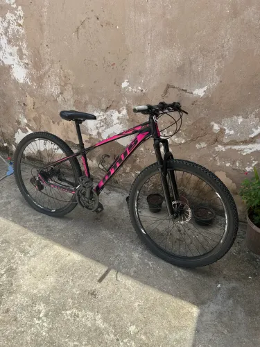Bicicleta Lotus aro 29, com suporte pra andar em casa 
