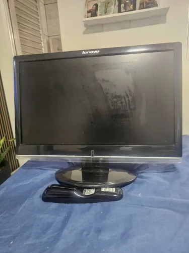 Monitor Lenovo D1960wa 18.5" LCD Widescreen (VGA / DVI - Bivolt)