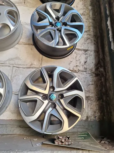 Rodas aro 14 Fiat novas dá KR 1.950 