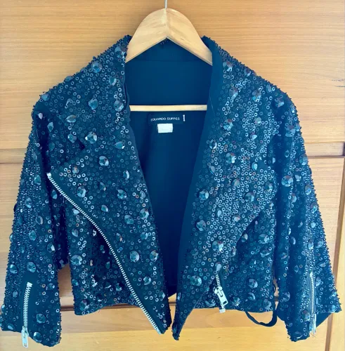 ? luxo jaqueta preta com paetês e pedrarias   de marca Eduardo Suppes.