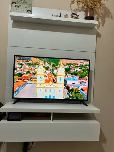 Painel de TV com gaveta