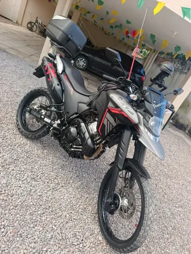 Lander moto em Carro