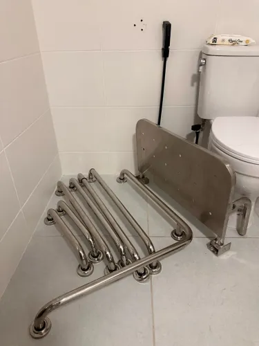 Kit PCD de barras para Banheiro com banco articulado