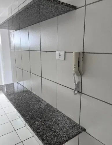 **"Oportunidade Única: Apartamento nos Aflitos com Varanda e Lazer Completo