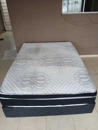 Cama box com colchão