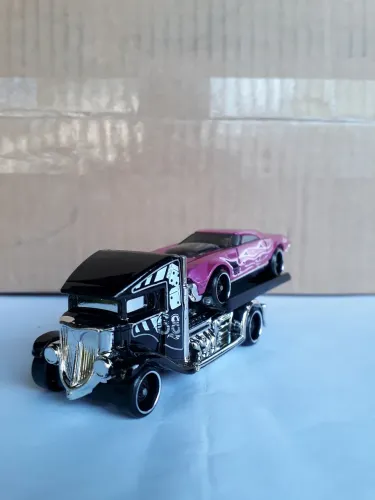 Miniaturas hotwheels Bad Hauler + muscler speeder