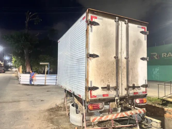 Baú Hr 6,000pra levar *37