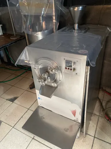 Produtora de sorvete e açaí e batedor 50 litros