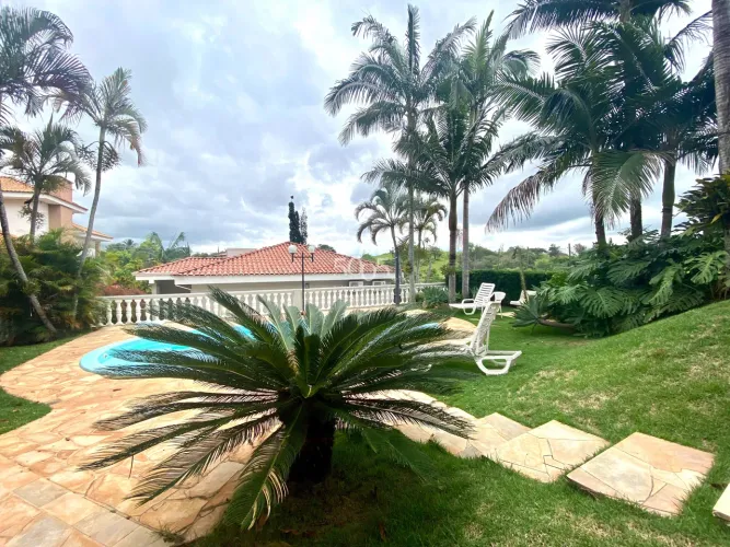 Casa disponível para venda e locação no Condomínio Campos Santo Antônio com 761,44m² de ár