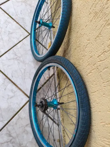 ?Oportunidade, Par de Rodas de Alumínio + pneus Azul aro 20 ?