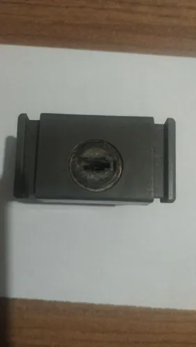 Fecho porta Luvas Gol quadrado GTi