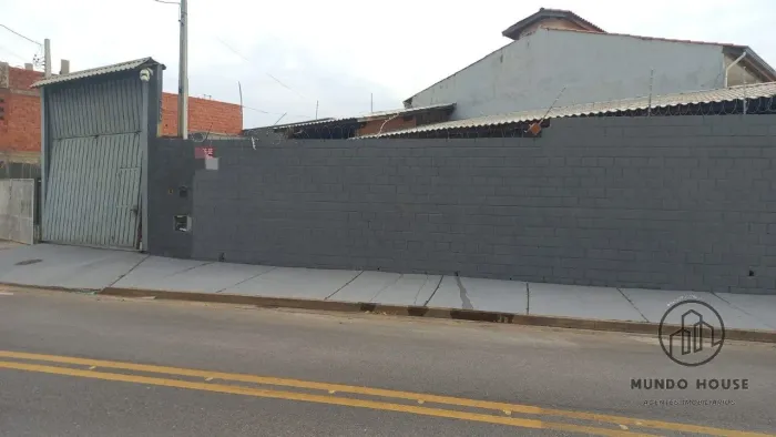 Casa de Esquina com Amplo Quintal à Venda no Santa Marta - Zona Norte de Sorocaba