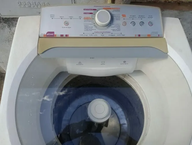 Vendo máquina de lavar roupa em excelente estado funcionando perfeitamente 