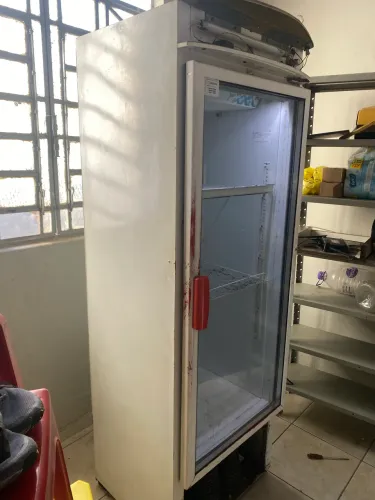 Geladeira expositora usada