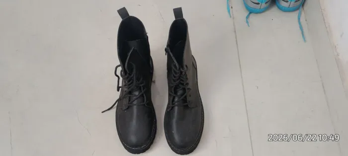Vendo bota feminina número 38 semi nova