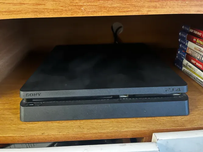 Ps4 com 7 jogos