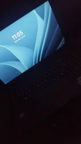 Notebook novo com película ainda 