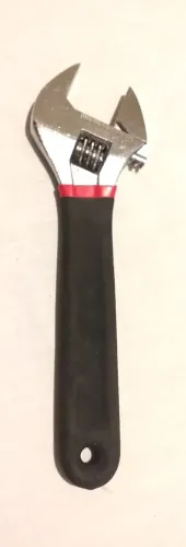 Chave Inglesa marca Shop Force. Nova, sem uso. Cromada com cabo emborrachado. 8 polegadas