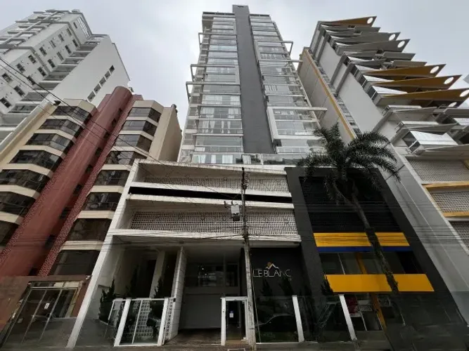 Apartamento de 3 suítes próximo ao Colégio Marista e Arena Condá