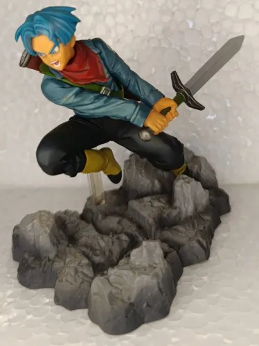 ?Action Figure Future Trunks (Dragon Ball Super) - Com Base Diorama de Pedras