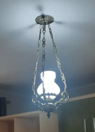 Lindo Pendente Colonial Bronze com cúpula leitosa branca
