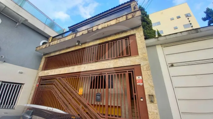 Sobrado com 3 dormitórios, sala para dois ambientes, cozinha, 2 banheiros e 2 vagas de gar